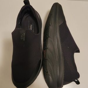 Sketchers no tie slip on athleti shoe